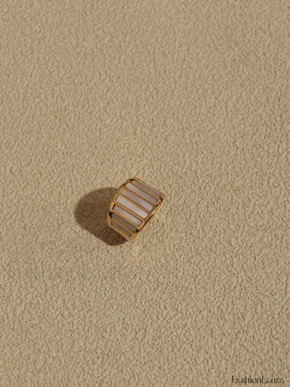 Pinctada Charming Decor Ring