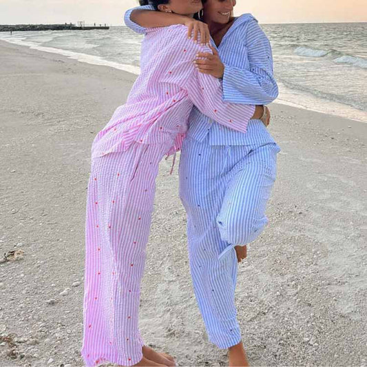 Conjunto de pijama informal de manga larga con bordado de corazón y rayas para mujer