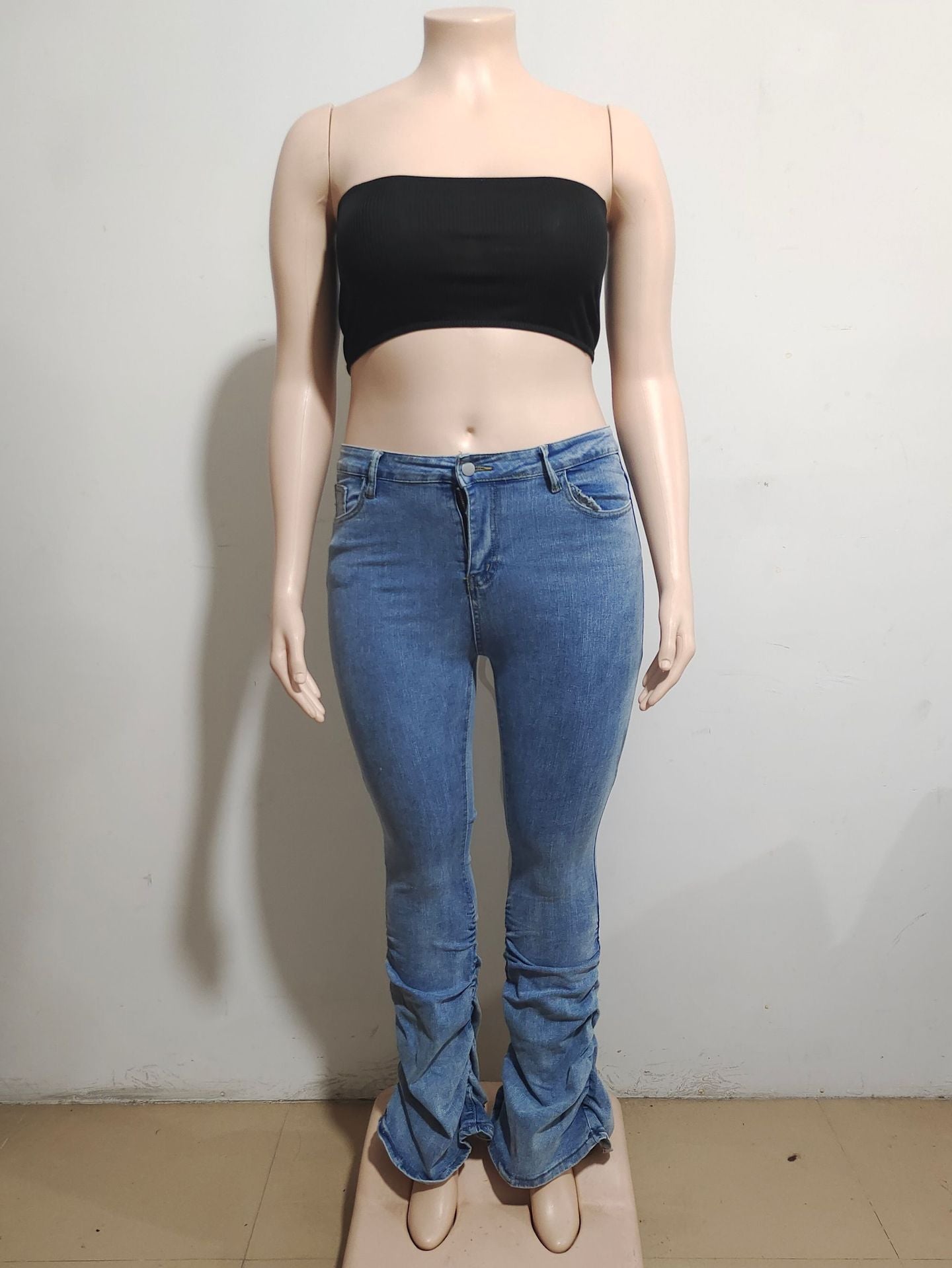 Vaqueros acampanados elásticos y arrugados de moda informal para mujer