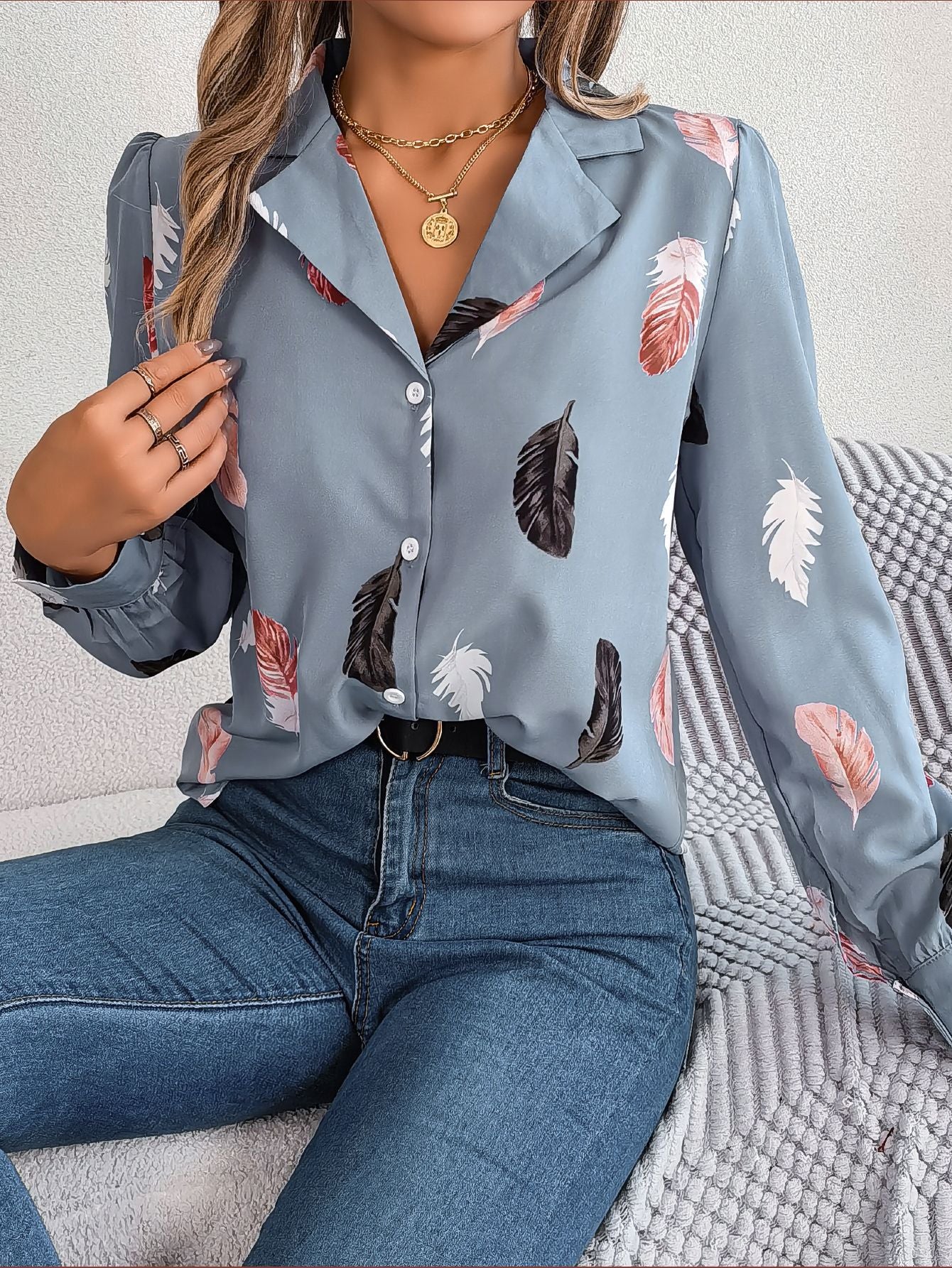 Blusa informal de manga larga con estampado de plumas para mujer
