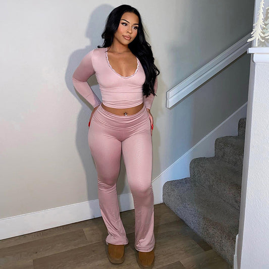 Conjunto de dos piezas formado por top corto, pantalón y manga larga, cuello en V y cintura alta, informal, para mujer