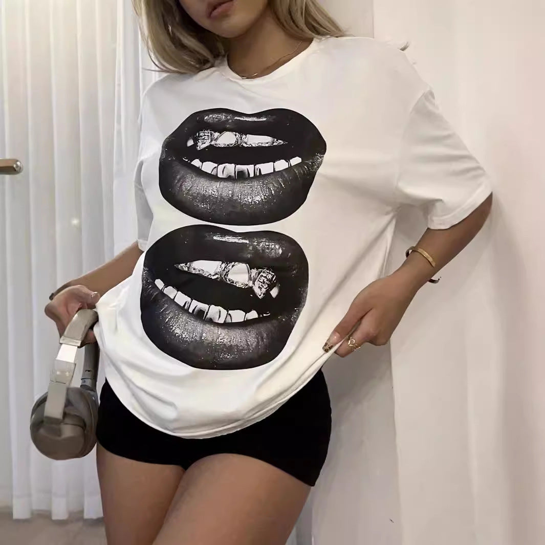 Camiseta informal de manga corta con estampado de labios sueltos para mujer