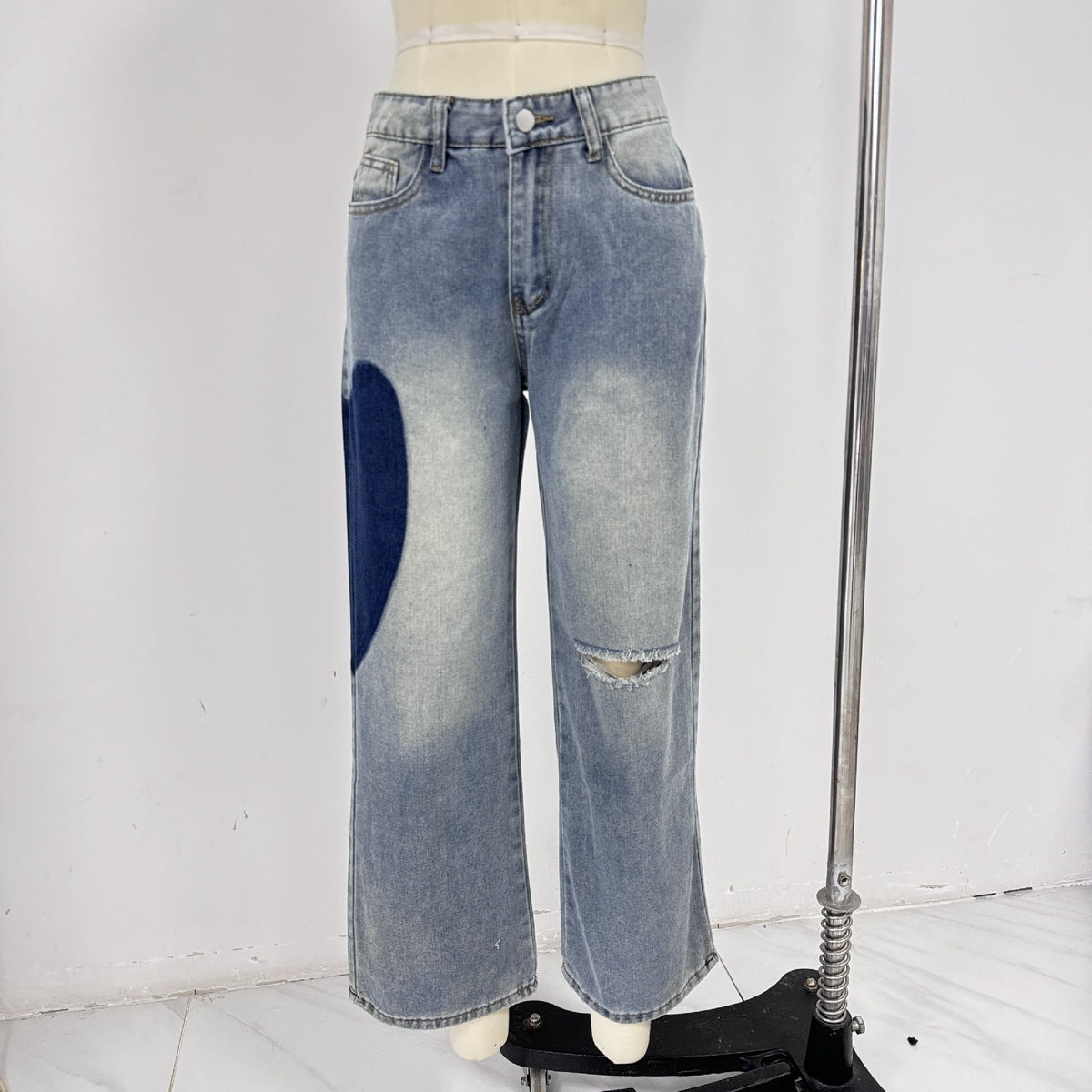 Vaqueros rectos de cintura baja con costura lateral y corazón para mujer