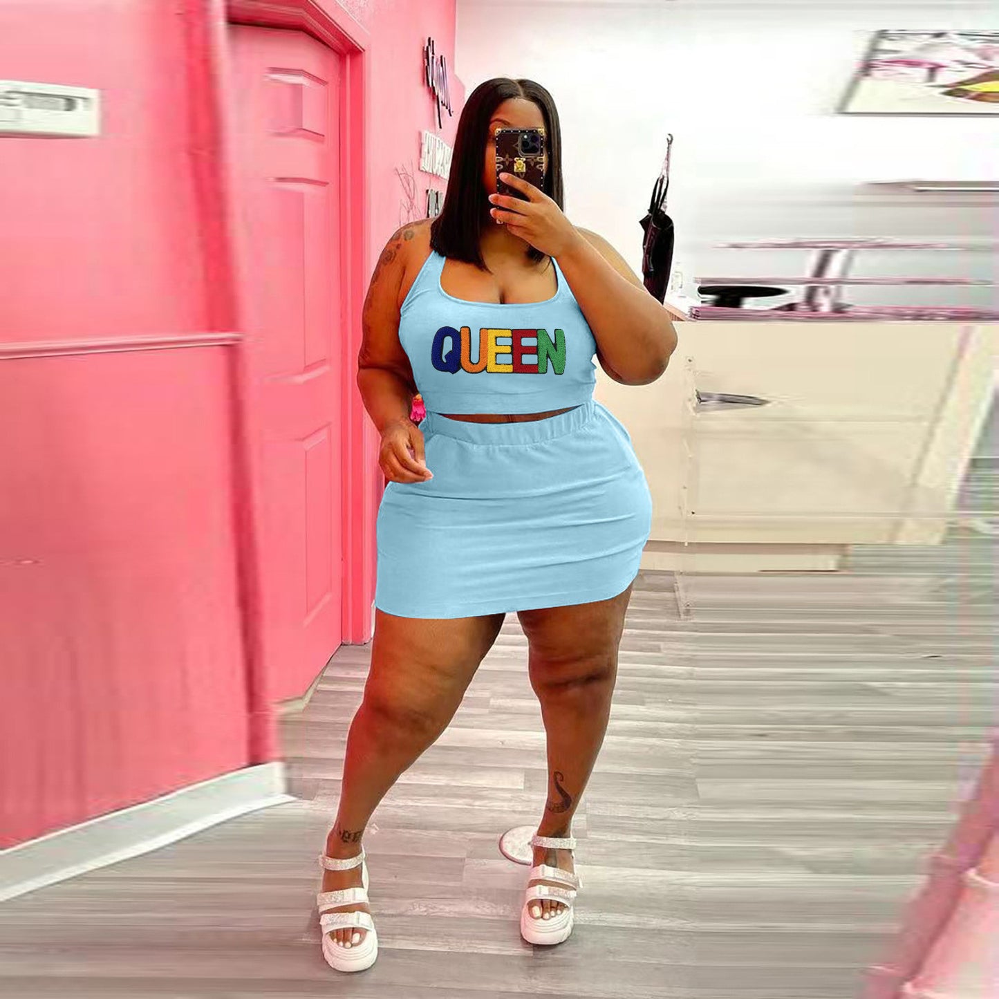 Conjunto de dos piezas de top corto y falda con apliques de letras Queen, informal, deportivo, sin mangas, para mujer