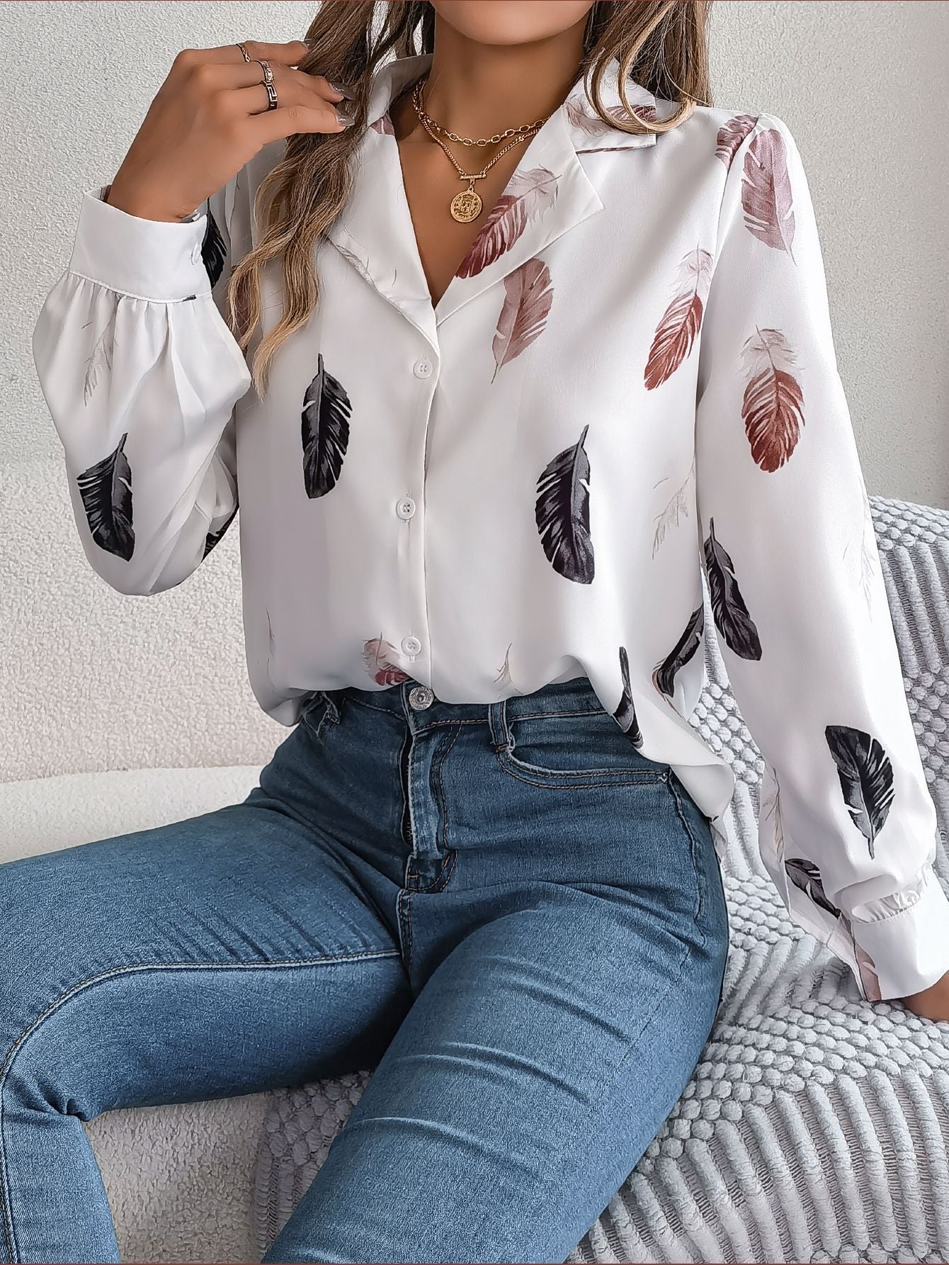Blusa informal de manga larga con estampado de plumas para mujer