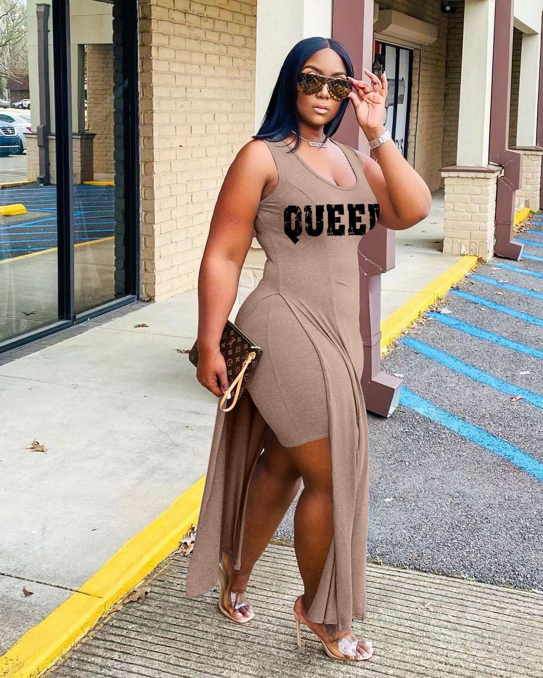 Conjunto de dos piezas básico informal sin mangas con estampado de letras Queen y dobladillo irregular para mujer y pantalones cortos de color liso