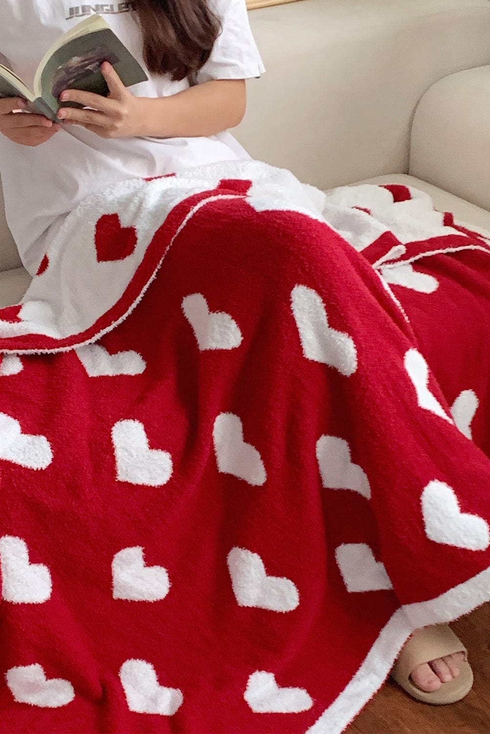 Racing Red Heart Pattern Cozy Oversized Plush Throw