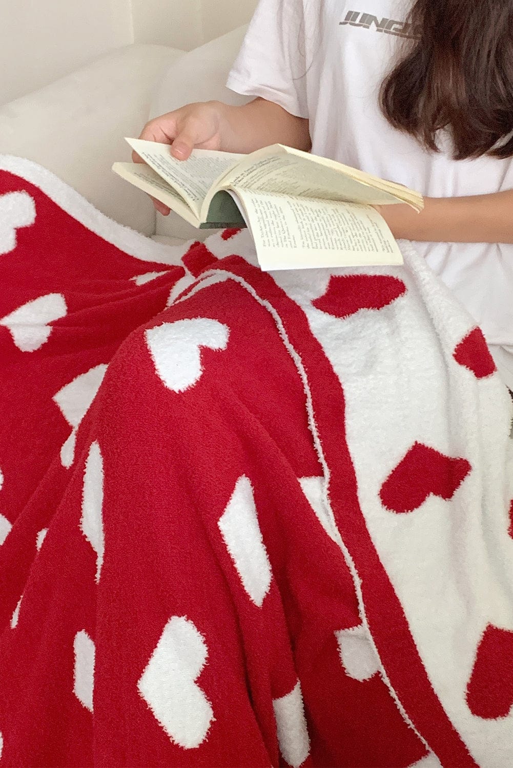 Racing Red Heart Pattern Cozy Oversized Plush Throw