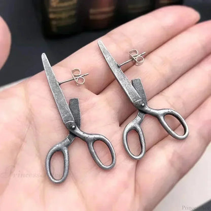 Rebellious Darts Chain Fringe Clip Stud Earring