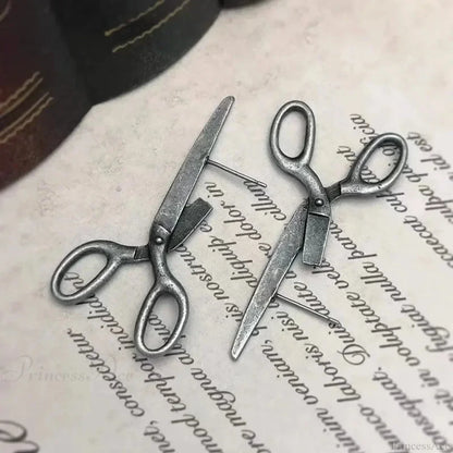 Rebellious Darts Chain Fringe Clip Stud Earring