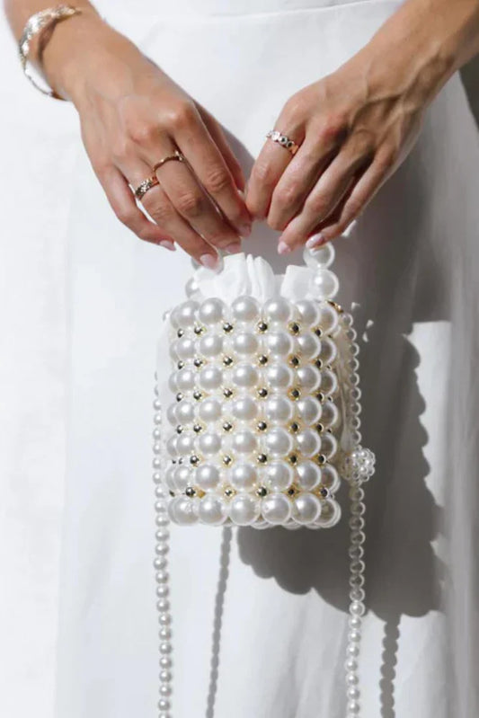 Bolso tipo cubo con perlas de Renate