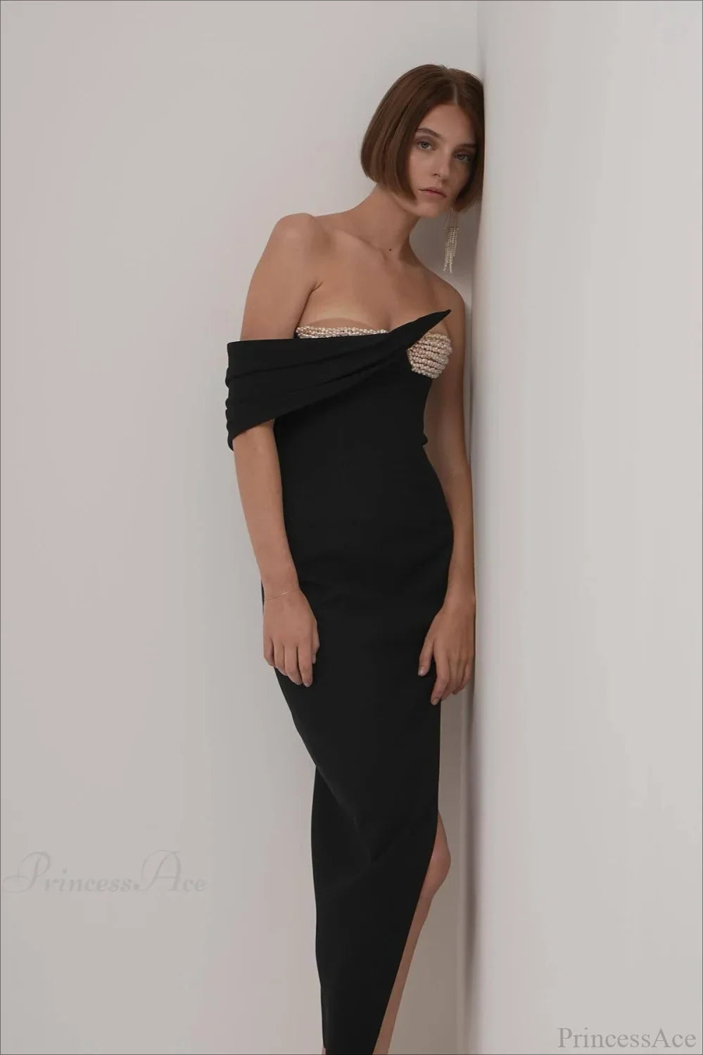 Solid Black Pearl-Cup Stretchy Bodycon Evening Dress