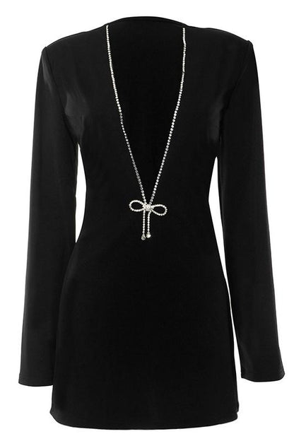 Vestido mini con escote en V y diamantes Thera