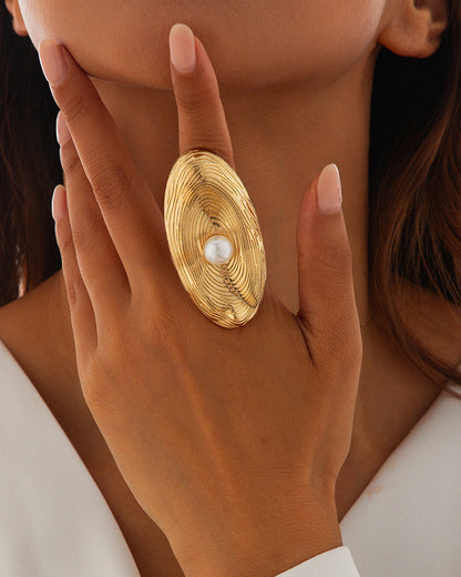 Exaggerated Metallic Ruffled Imitation Pearl Ring