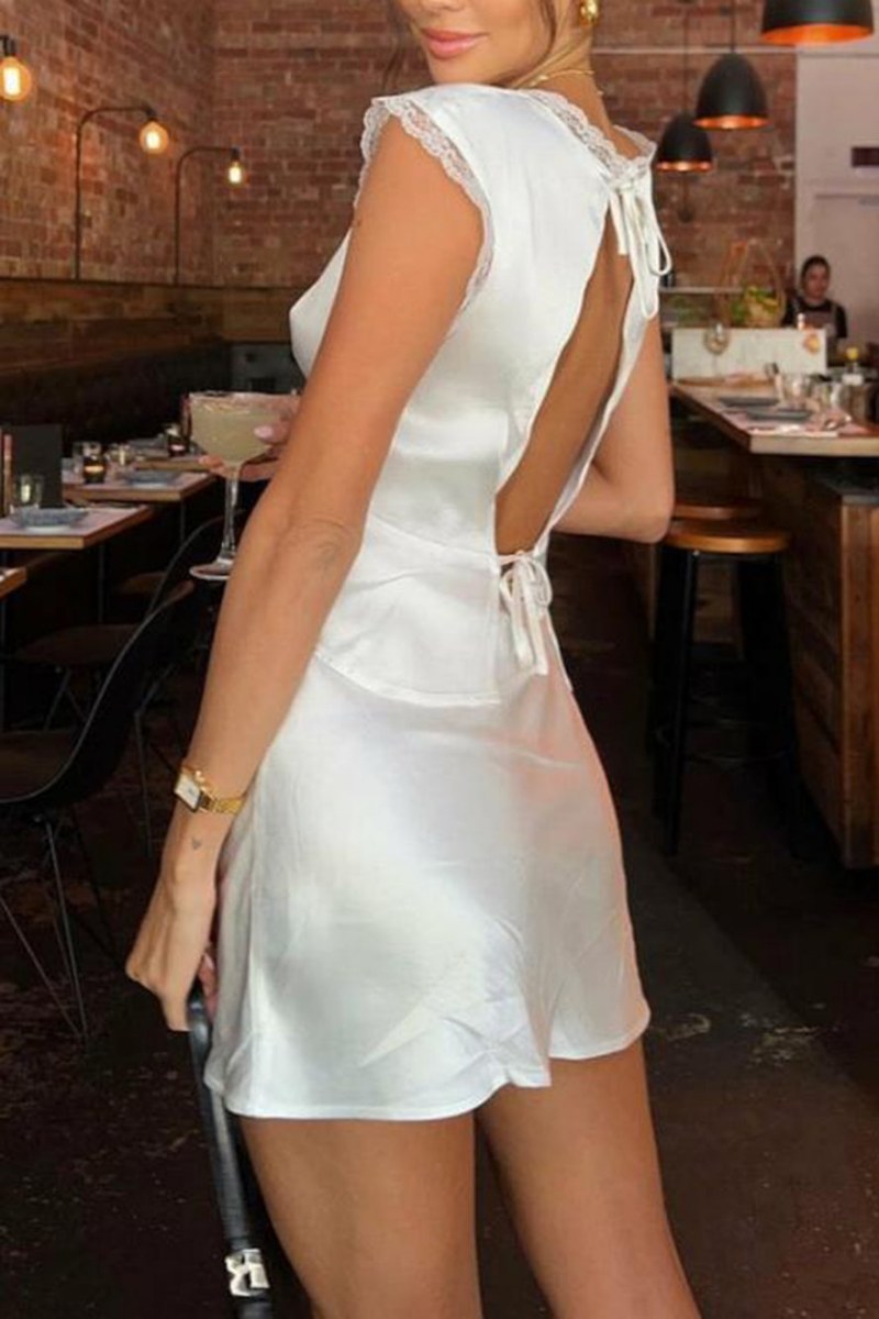 Conjunto de falda de satén con ribete de encaje