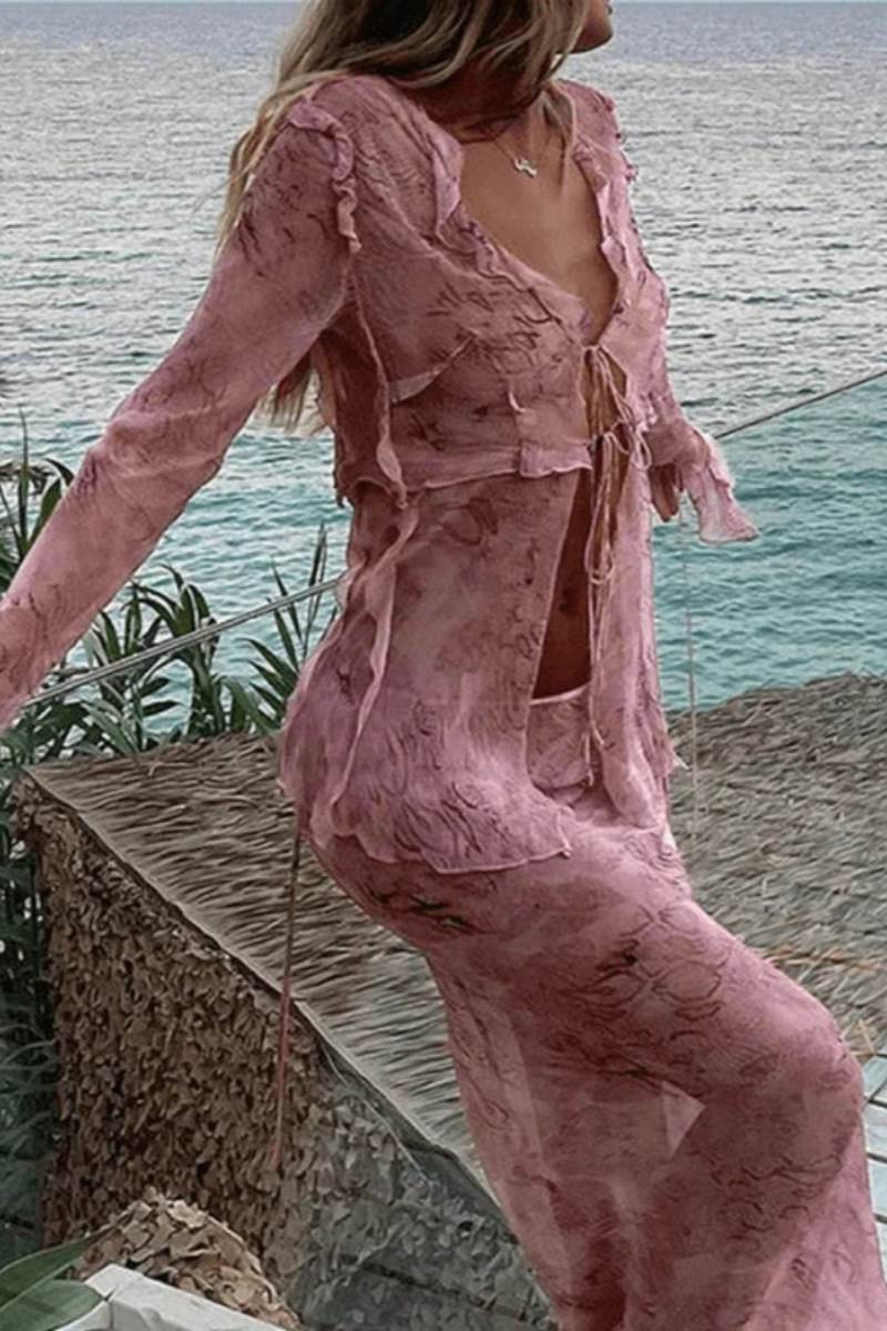 Traje de dos piezas con blusa y falda larga con estampado de orejas de madera y cobra